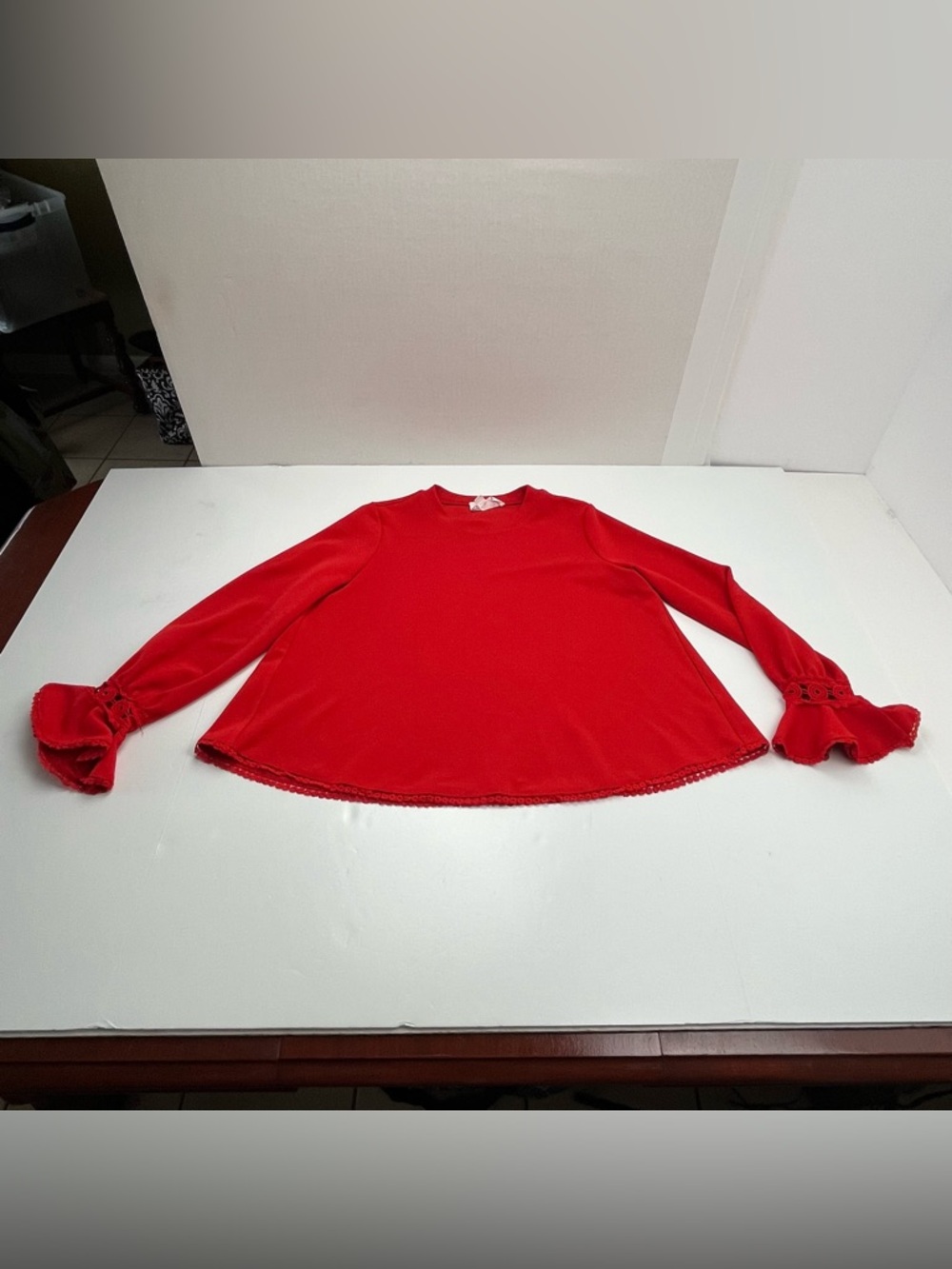 Tuckernuck Pomander Place Red Palmer Top Medium Long Sleeves Bell Cuff Chic FLAW